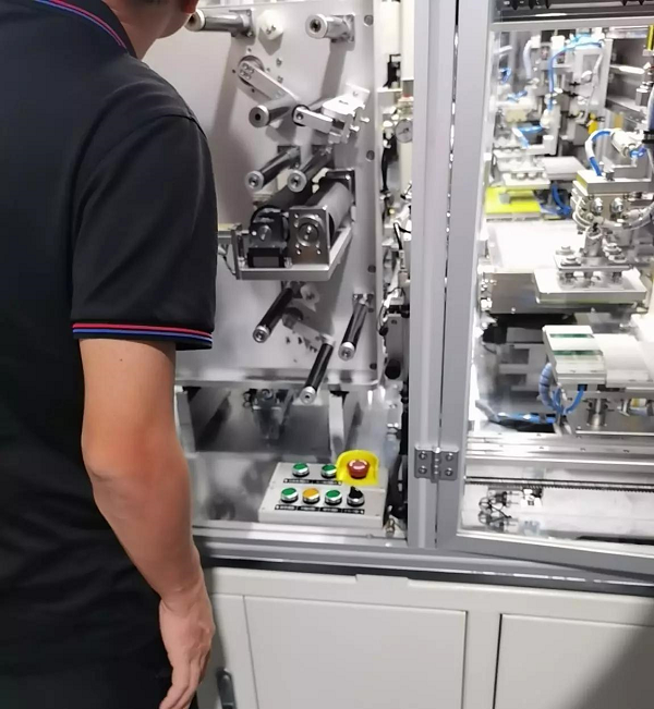 用于制片機和疊片機的伺服控制，提升電氣工程中IO精度的解決方案